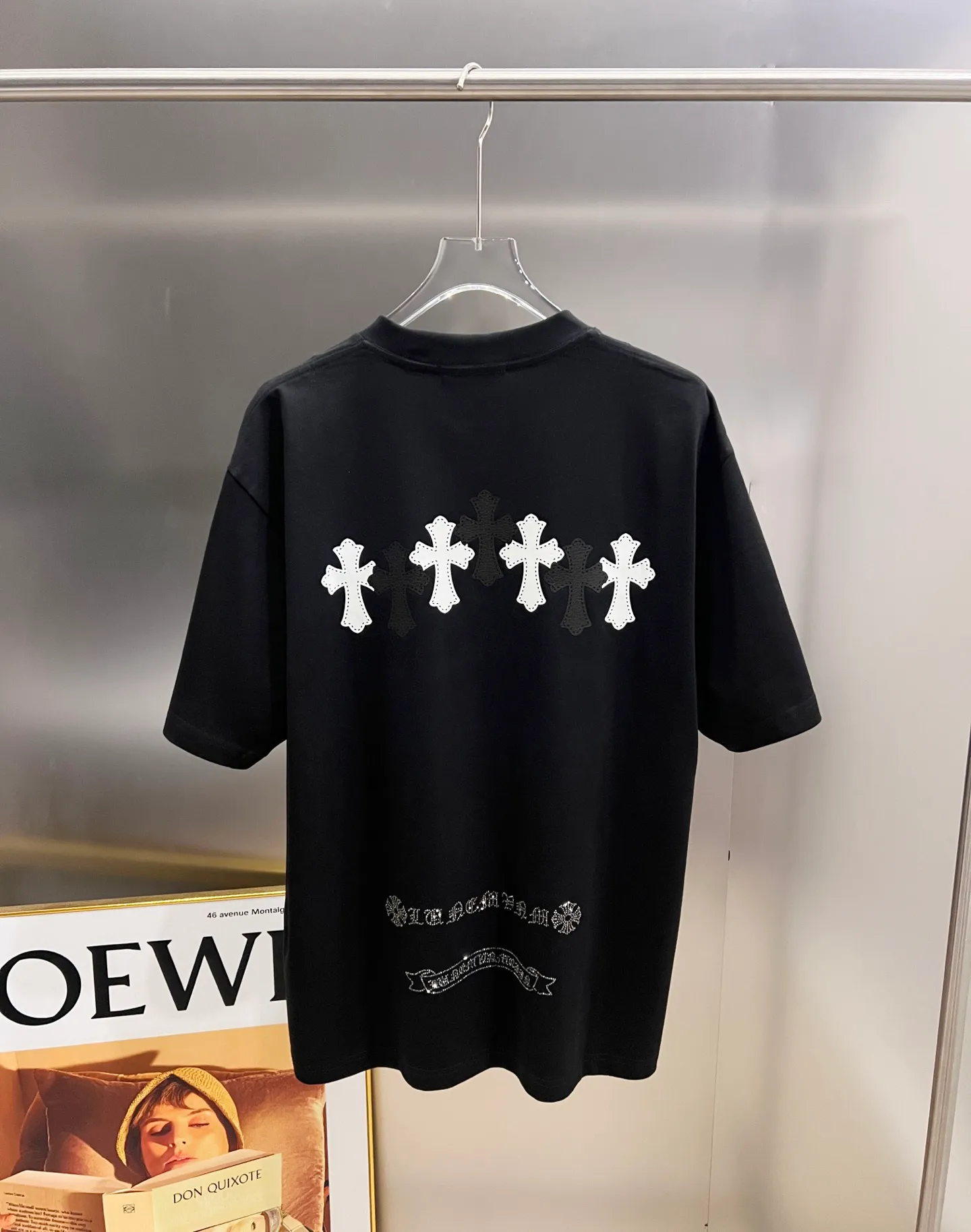 🅿️190 CH Crow 2025 Autumn and Winter New Short-sleeved T-shirt Cross leather craft Customized hardware metal + Middle Eastern Australian diamond design craft The real thing is great🔥Same style for men and women, loose version Size S M L XL XXL Five sizes black white